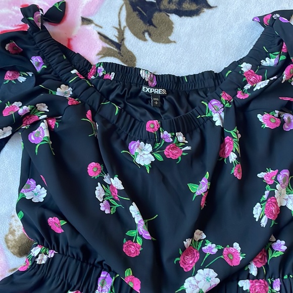 EXPRESS

FLORAL PRINT OFF SHOULDER JUMPSUIT / SIZE SMALL / pre- owned - Picture 3 of 4